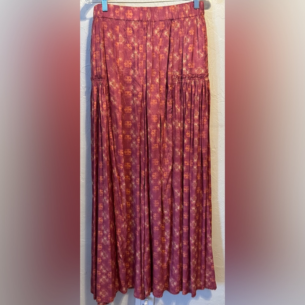 Free People Floral Pink palazzo Pants. Size large. Soooo gorgeous!!!